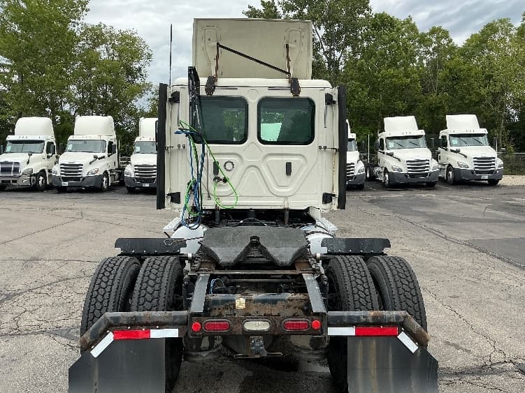2019 Freightliner Cascadia — photo 6