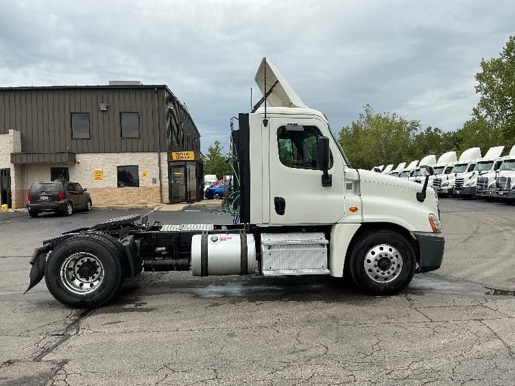 2019 Freightliner Cascadia — photo 8