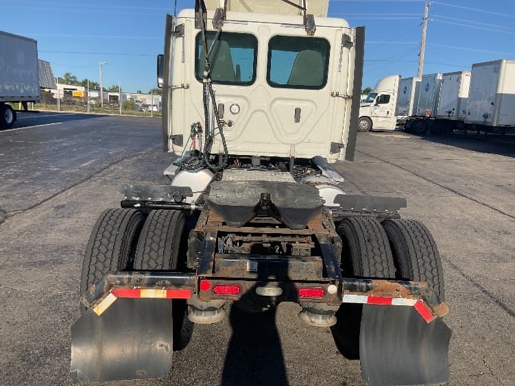 2019 Freightliner Cascadia — photo 6