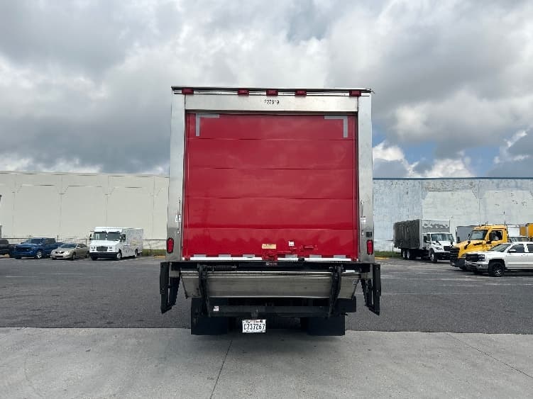 2019 Freightliner M2 106 — photo 7