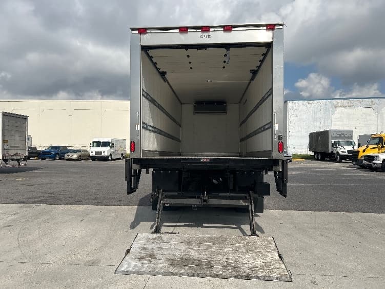 2019 Freightliner M2 106 — photo 9
