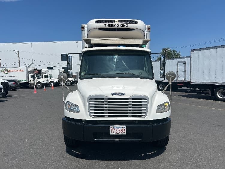 2019 Freightliner M2 106 — photo 2