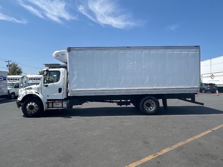 2019 Freightliner M2 106 — photo 4