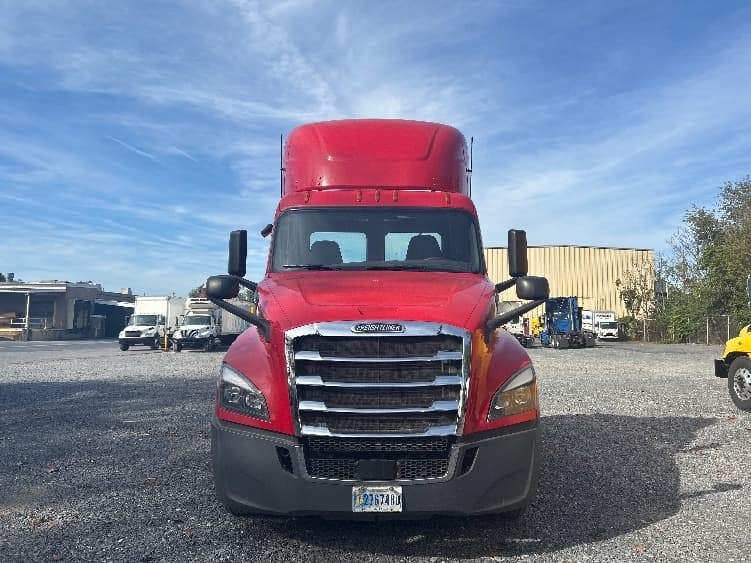 2019 Freightliner Cascadia — photo 2