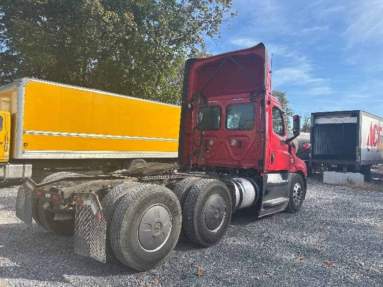 2019 Freightliner Cascadia — photo 7