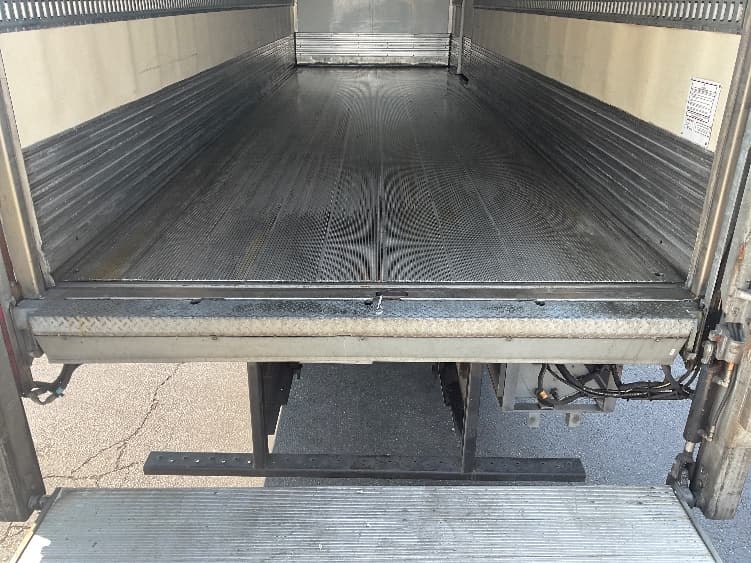 2019 Freightliner M2 106 — photo 10