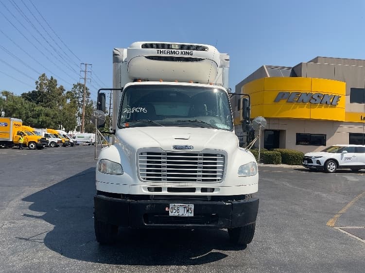 2019 Freightliner M2 106 — photo 2