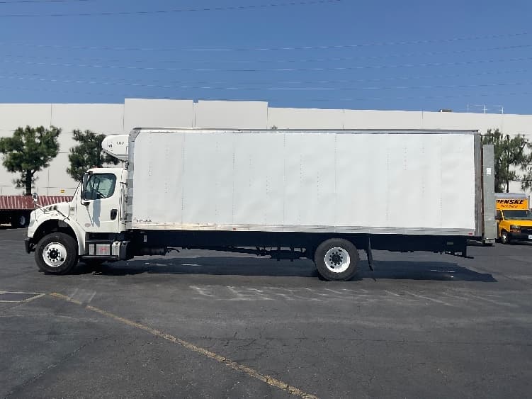 2019 Freightliner M2 106 — photo 4