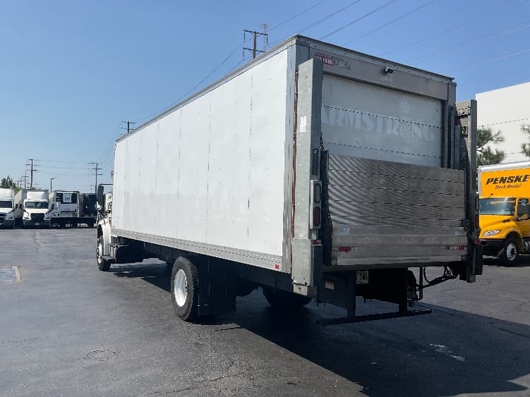 2019 Freightliner M2 106 — photo 6