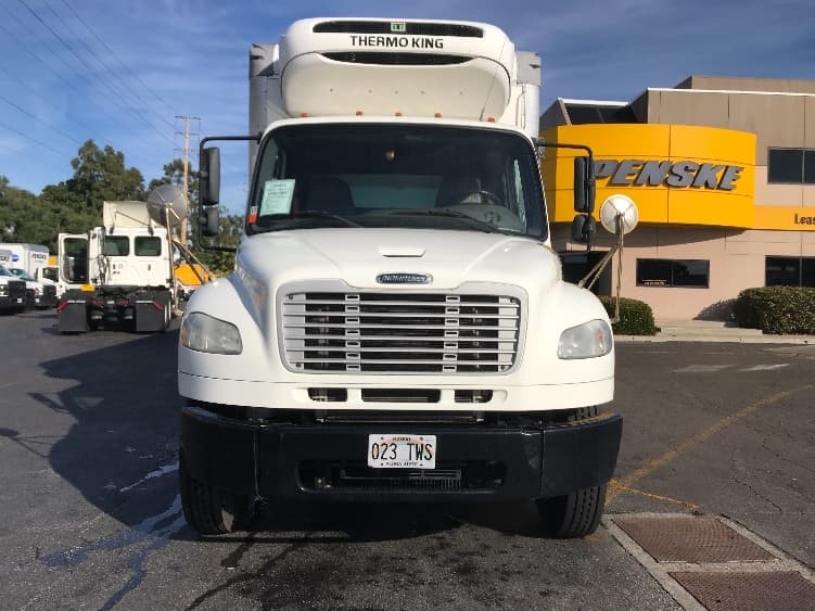 2019 Freightliner M2 106 — photo 2