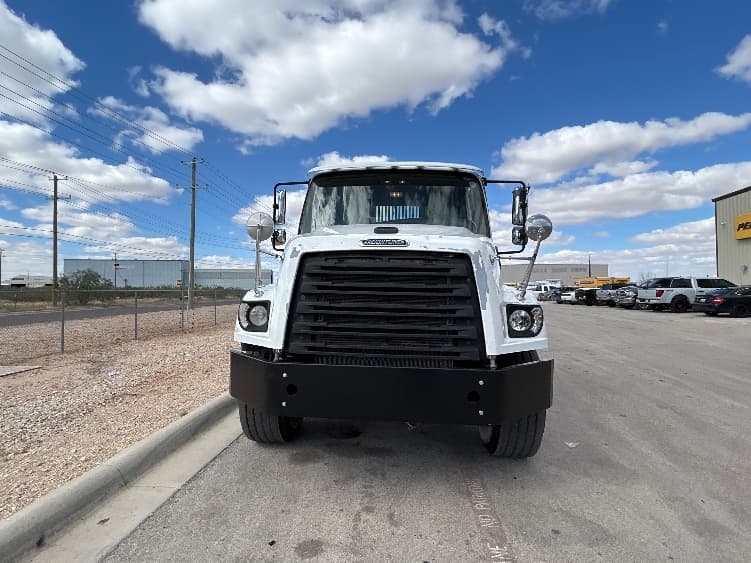 2019 Freightliner 114SD — photo 2