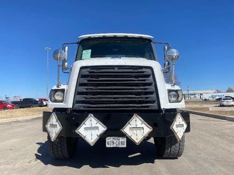 2019 Freightliner 114SD — photo 2