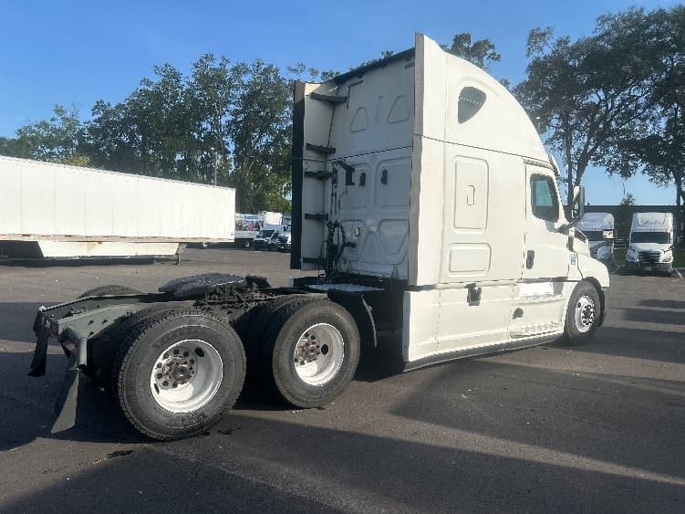 2019 Freightliner Cascadia — photo 7
