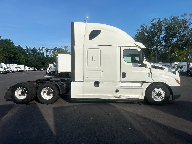 2019 Freightliner Cascadia — photo 8