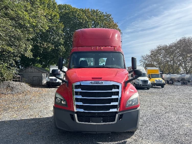2019 Freightliner Cascadia — photo 2