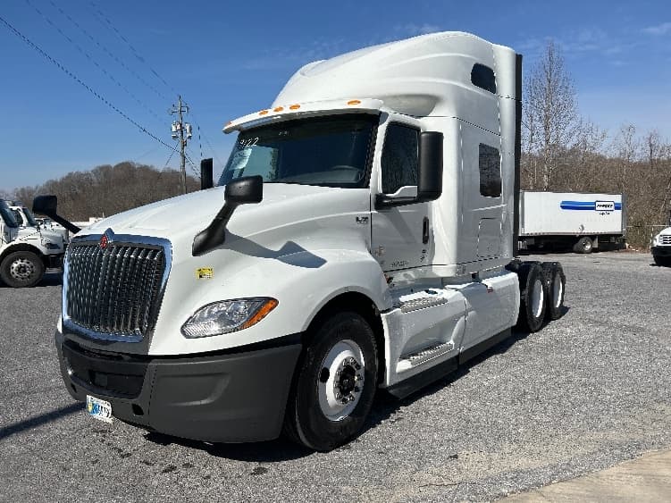 2019 International LT — photo 3