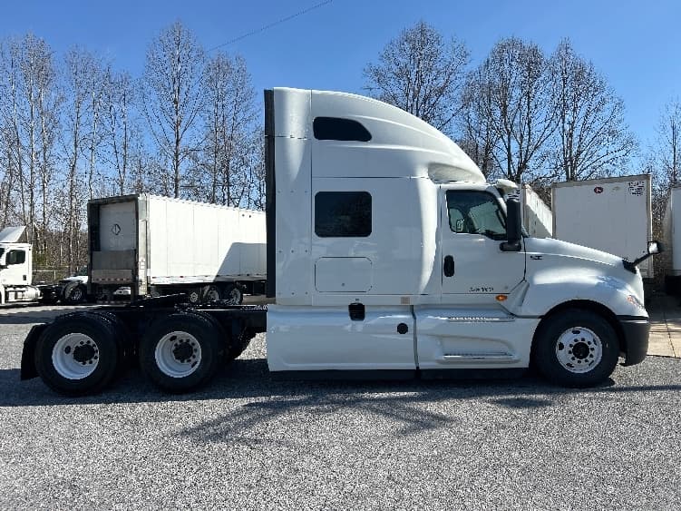 2019 International LT — photo 8