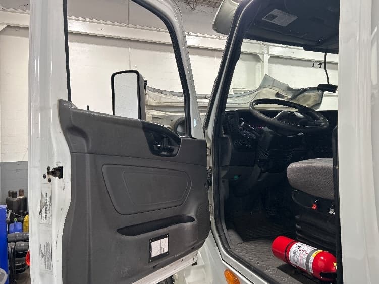 2019 International LT — photo 9