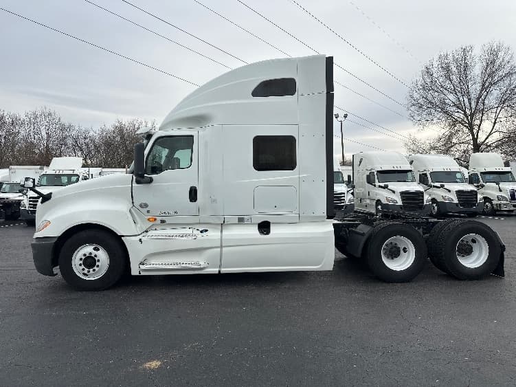 2019 International LT — photo 4
