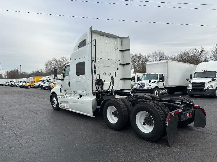 2019 International LT — photo 5