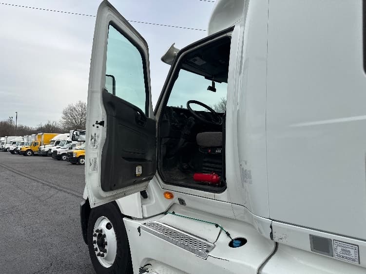 2019 International LT — photo 9