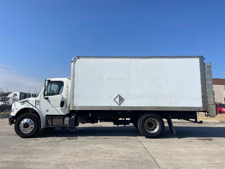 2019 Freightliner M2 106 — photo 4