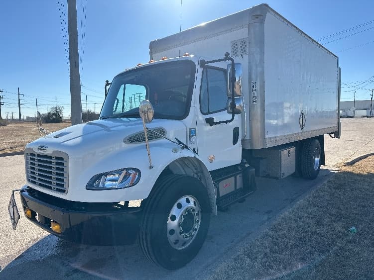2019 Freightliner M2 106 — photo 3