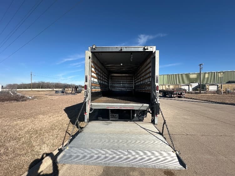 2019 Freightliner M2 106 — photo 8