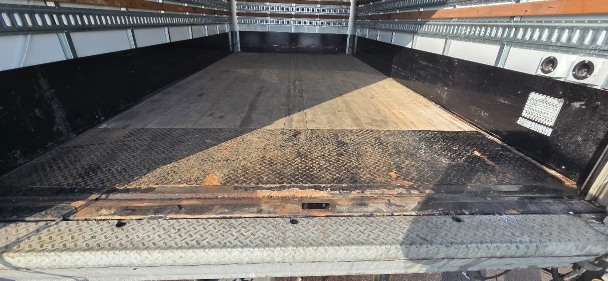 2019 Freightliner M2 106 — photo 10