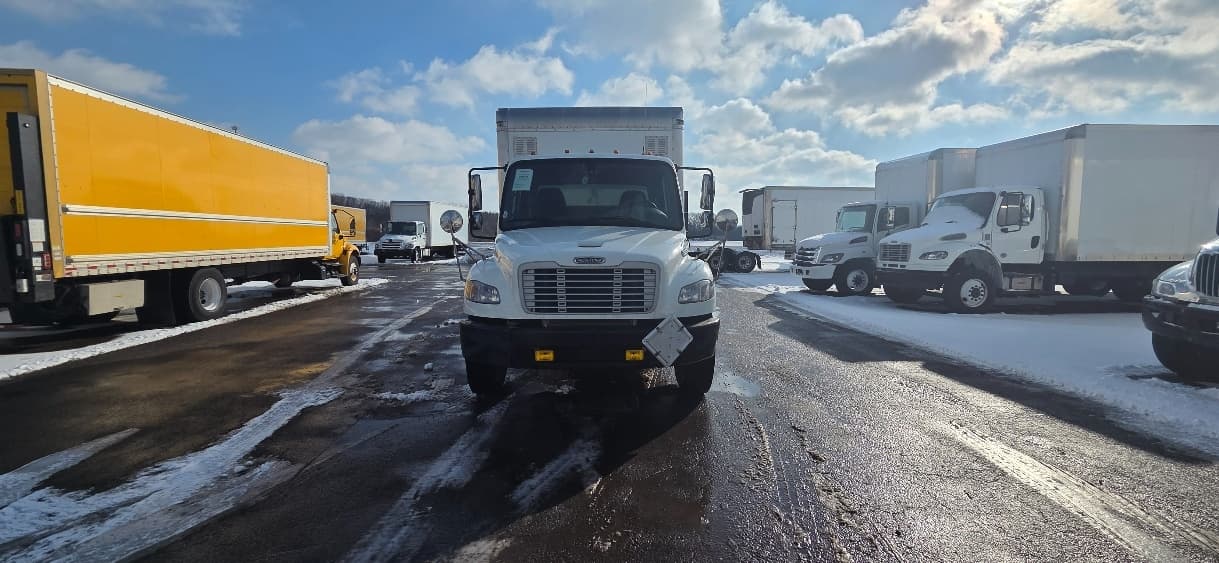 2019 Freightliner M2 106 — photo 2