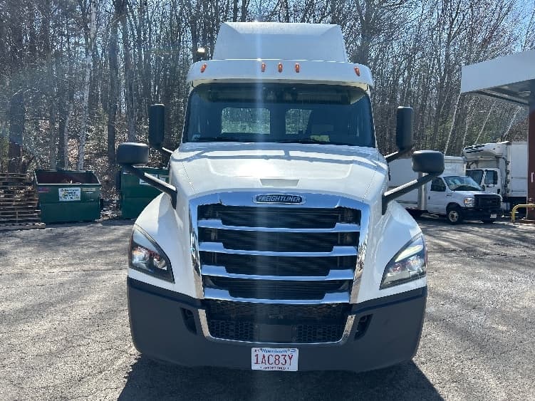 2019 Freightliner Cascadia — photo 2