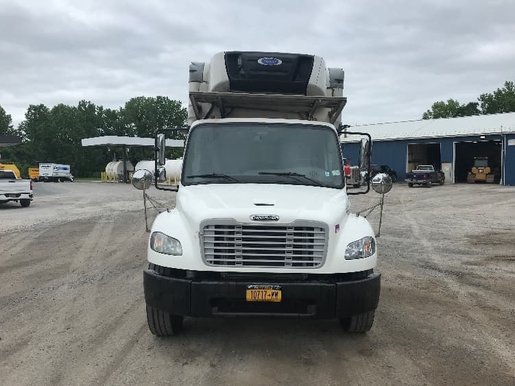 2019 Freightliner M2 106 — photo 2