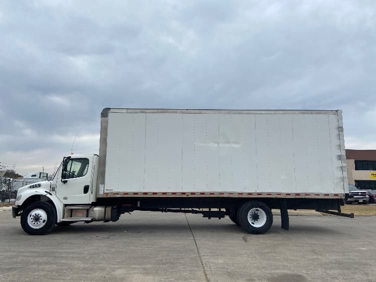 2021 Freightliner M2 106 — photo 4