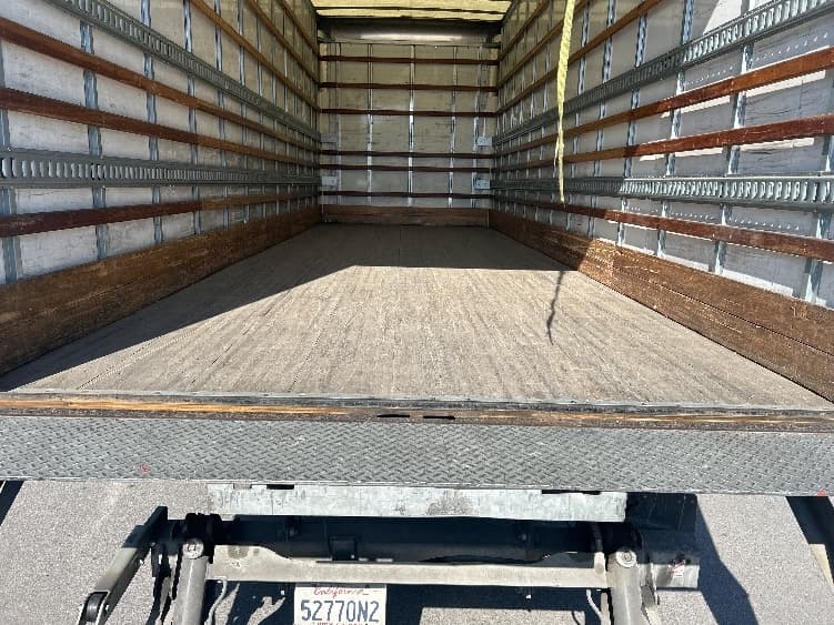 2019 Hino 268 — photo 10