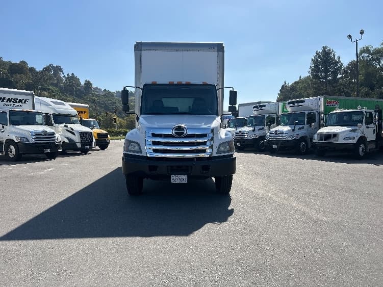 2019 Hino 268 — photo 2