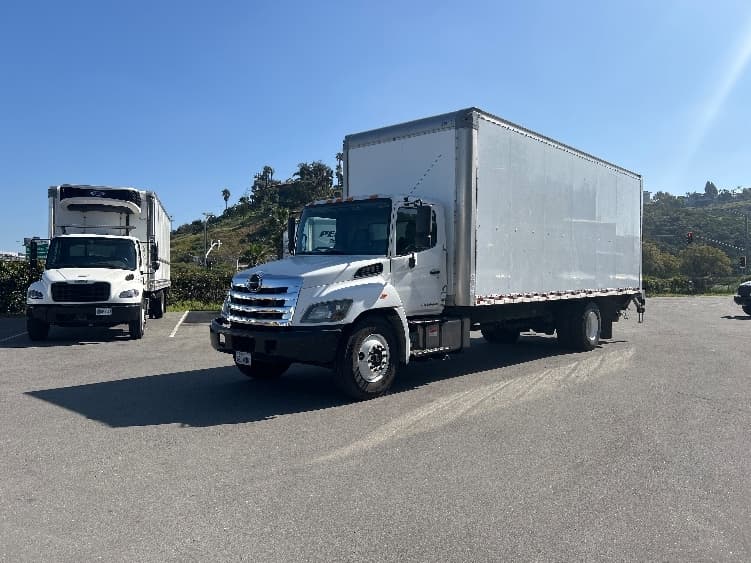 2019 Hino 268 — photo 3