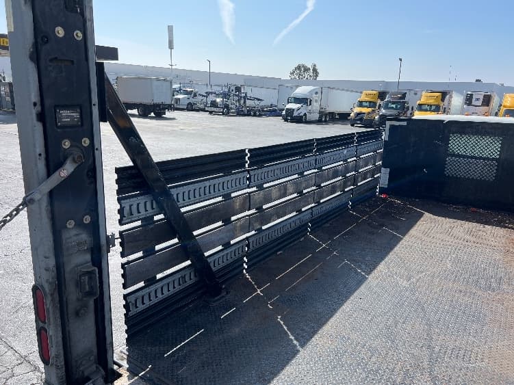 2019 Freightliner M2 106 — photo 10