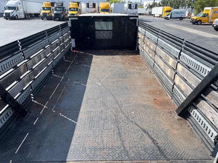 2019 Freightliner M2 106 — photo 7