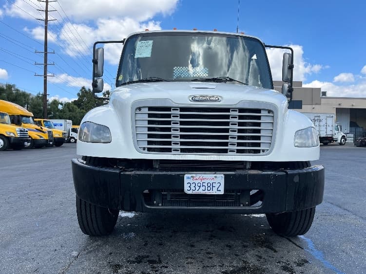 2019 Freightliner M2 106 — photo 2