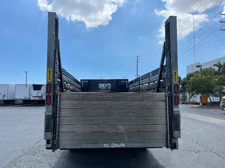 2019 Freightliner M2 106 — photo 7