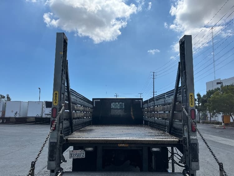 2019 Freightliner M2 106 — photo 8