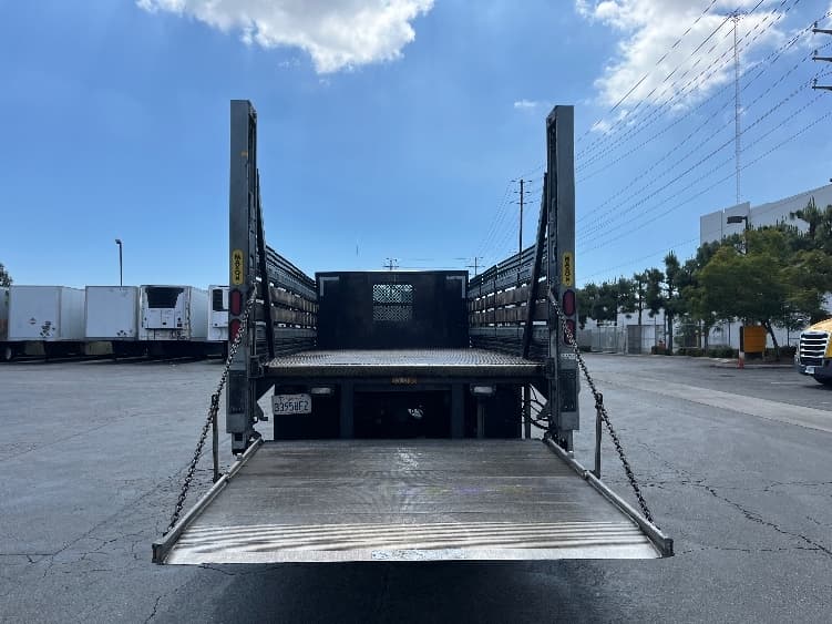 2019 Freightliner M2 106 — photo 9