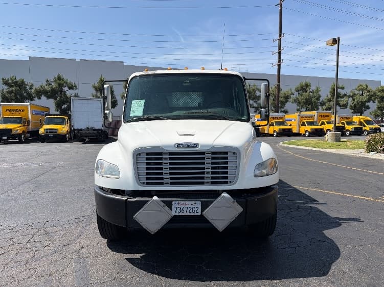 2019 Freightliner M2 106 — photo 2
