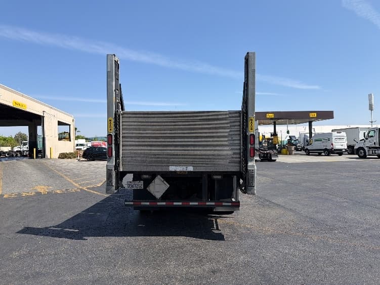 2019 Freightliner M2 106 — photo 7