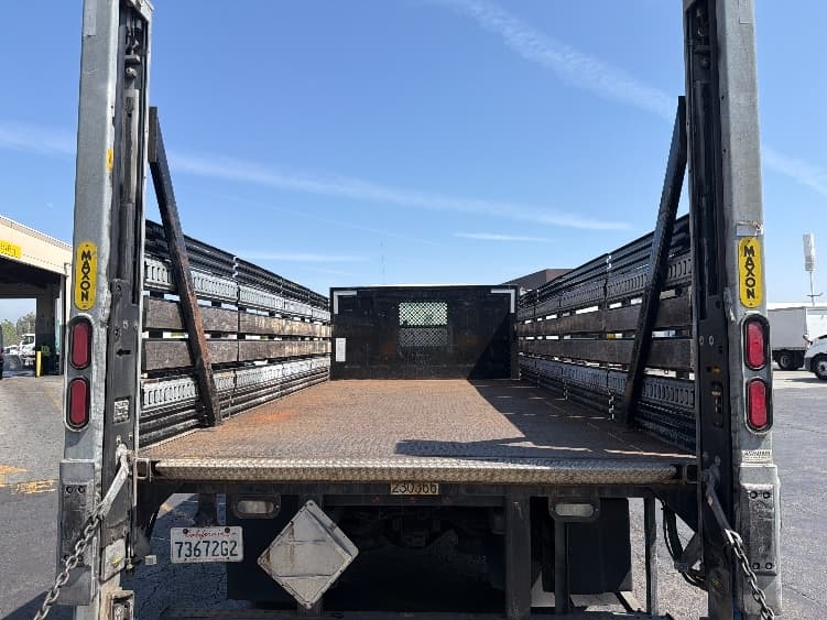 2019 Freightliner M2 106 — photo 8