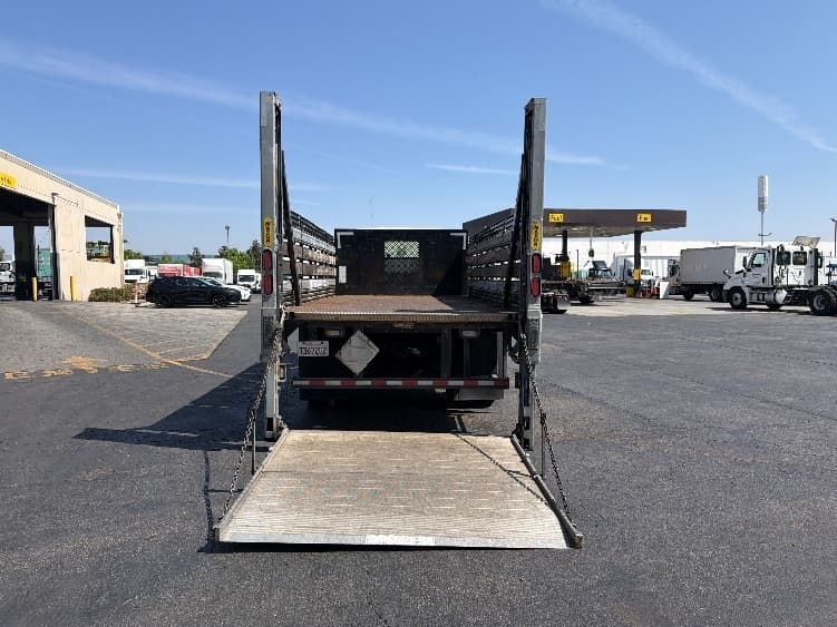 2019 Freightliner M2 106 — photo 9