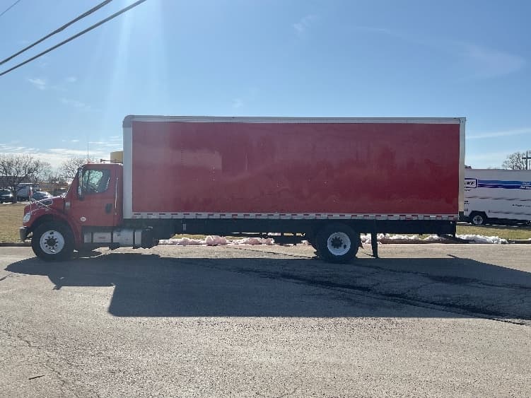 2019 Freightliner M2 106 — photo 4