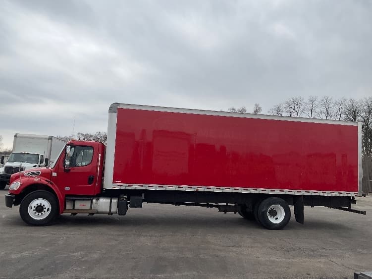 2019 Freightliner M2 106 — photo 4