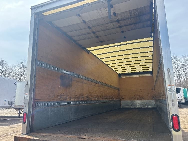 2019 Freightliner M2 106 — photo 10