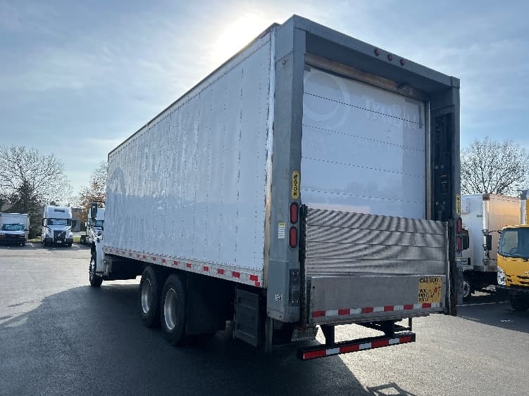 2019 Freightliner M2 106 — photo 6